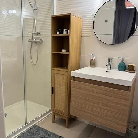 Apartment Elegant Avec Jacuzzi Prive